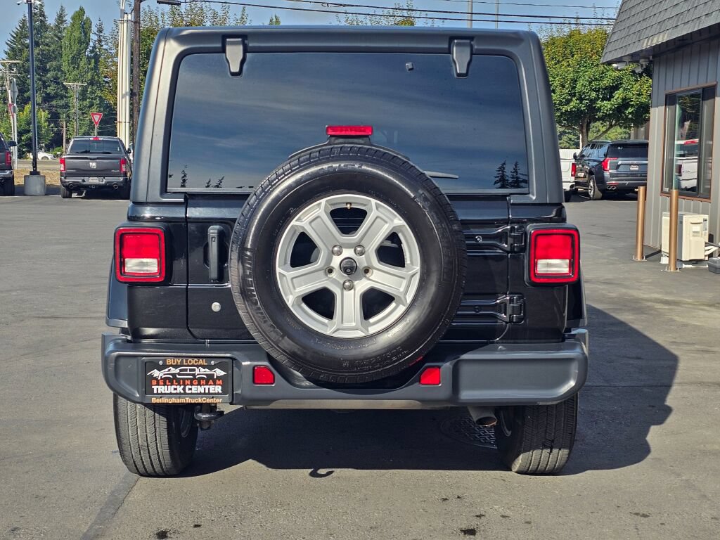 Used 2018 Jeep Wrangler Unlimited Sahara w/ Cold Weather Group AWD/4WD image 4