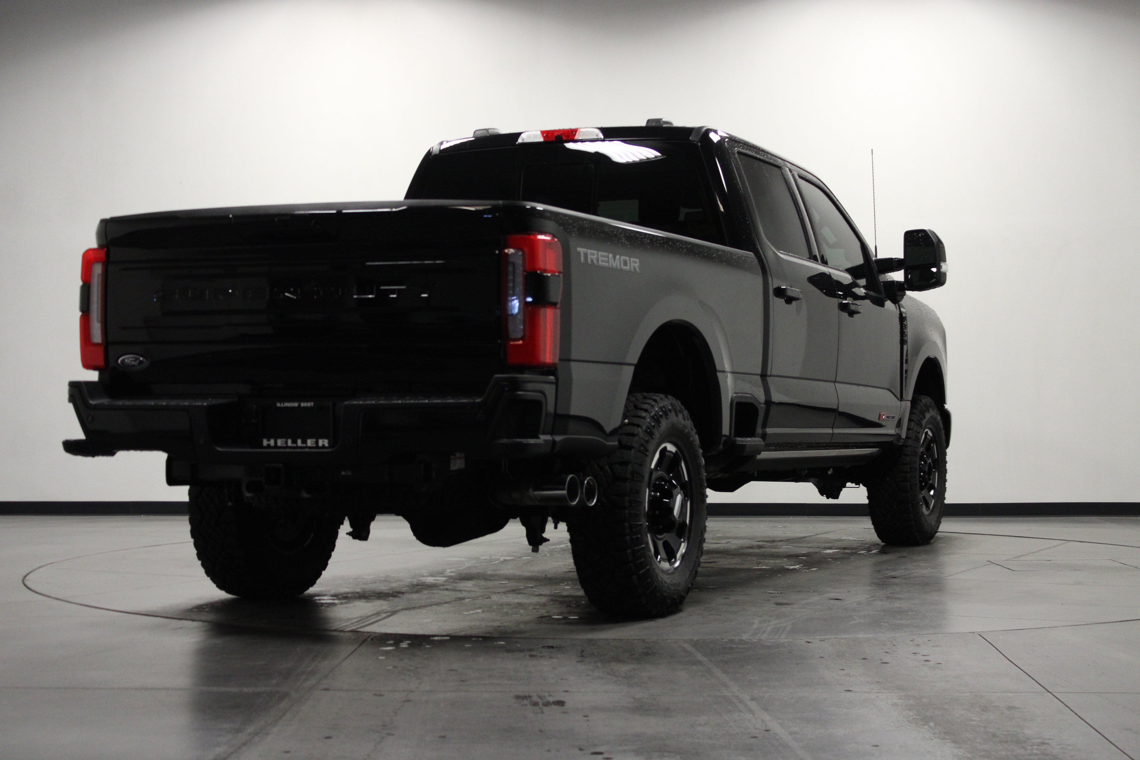 Used 2026 Ford F350 Platinum w/ Tremor Off-Road Package AWD/4WD image 4