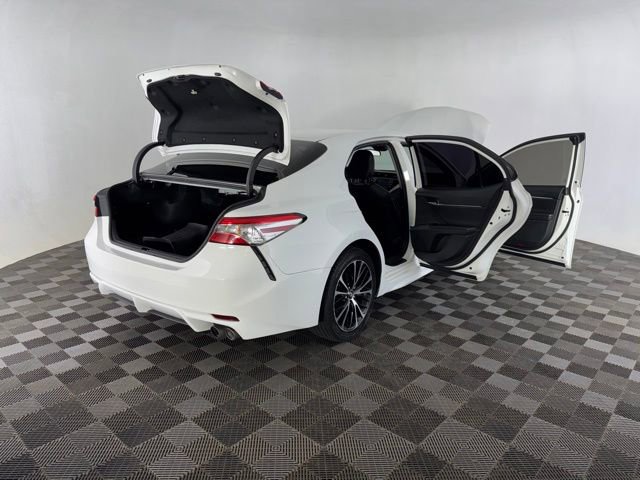 Used 2020 Toyota Camry SE FWD image 16