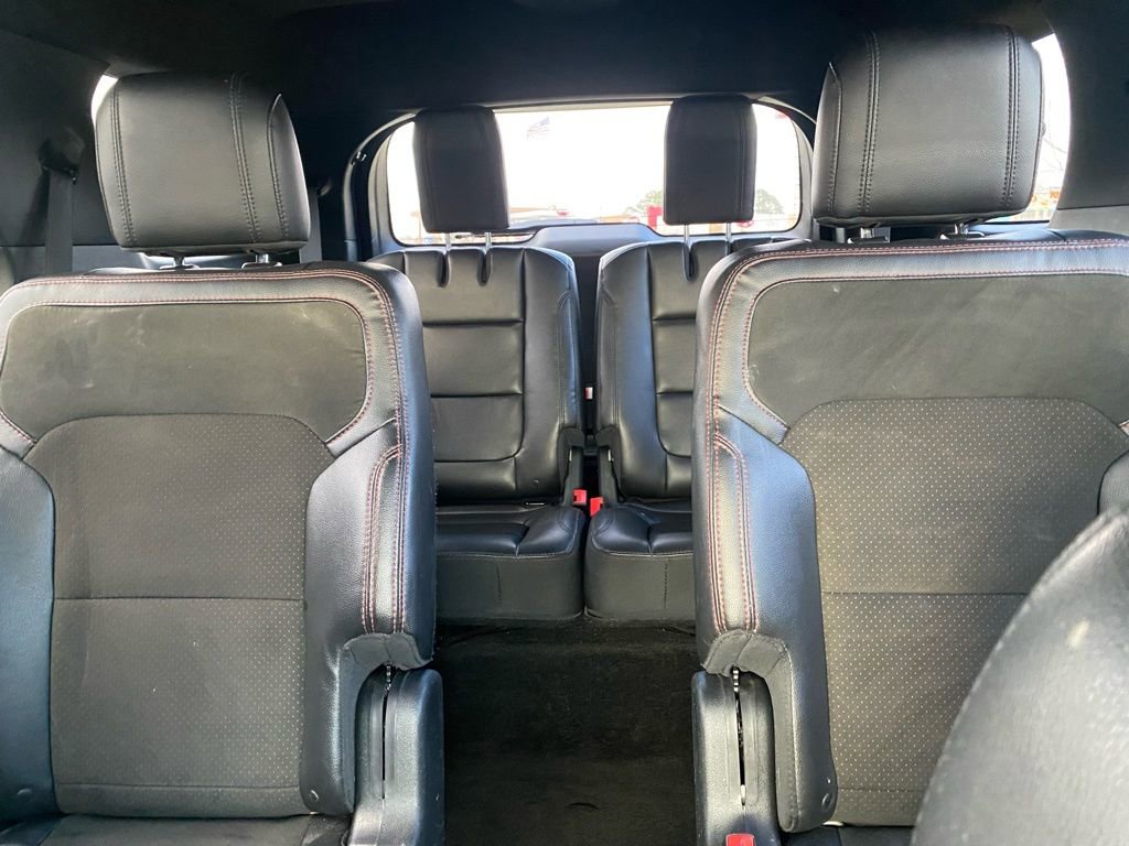 Used 2018 Ford Explorer XLT w/ Equipment Group 202A image 27