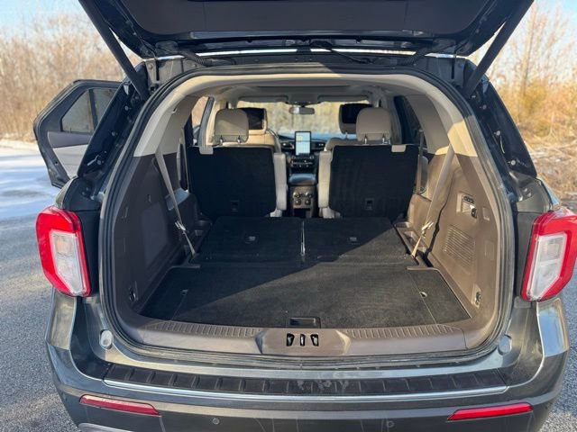 Used 2020 Ford Explorer Platinum w/ Premium Technology Package image 12