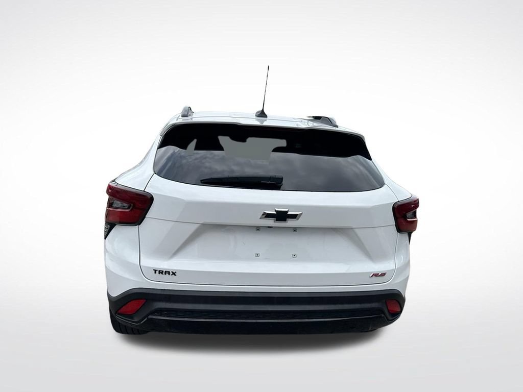Used 2024 Chevrolet Trax RS w/ Driver Confidence Package FWD image 3