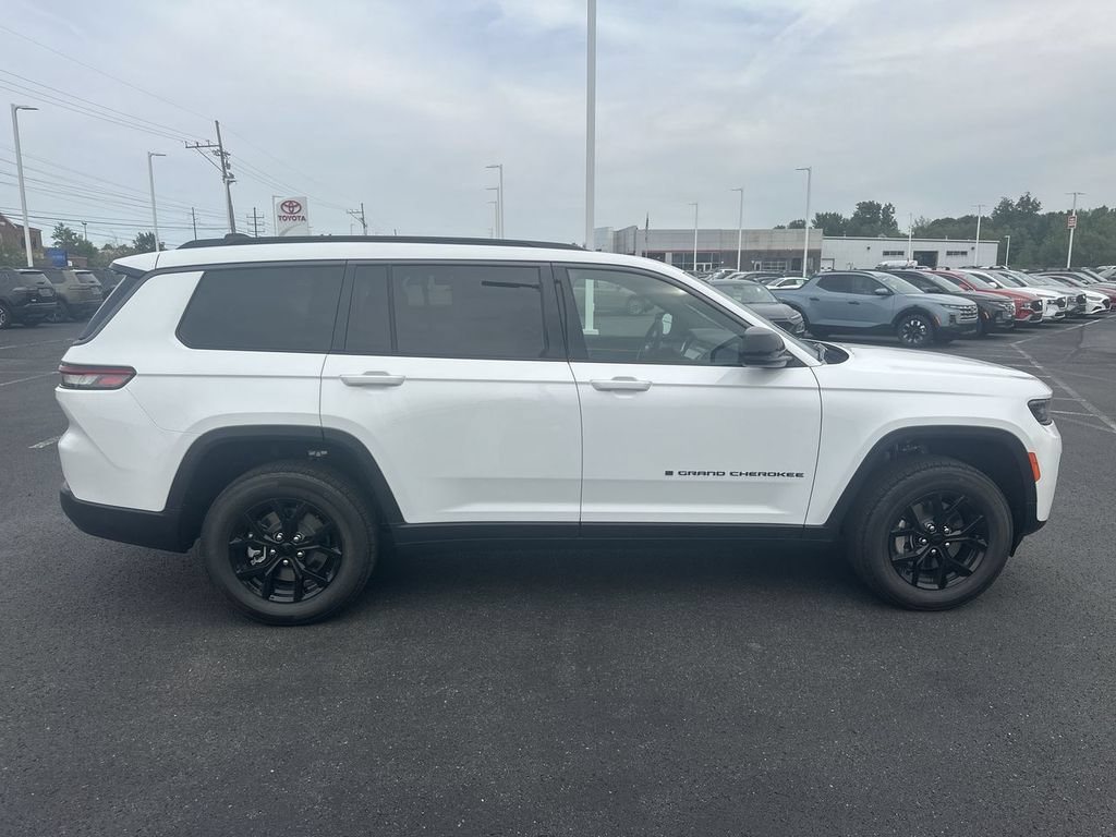 New 2026 Jeep Grand Cherokee L 4WD image 9