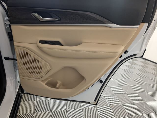 Used 2024 Jeep Grand Cherokee Limited image 32