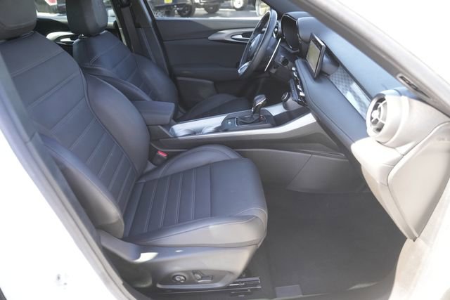 Used 2024 Alfa Romeo Tonale Veloce w/ Premium Interior Package image 18