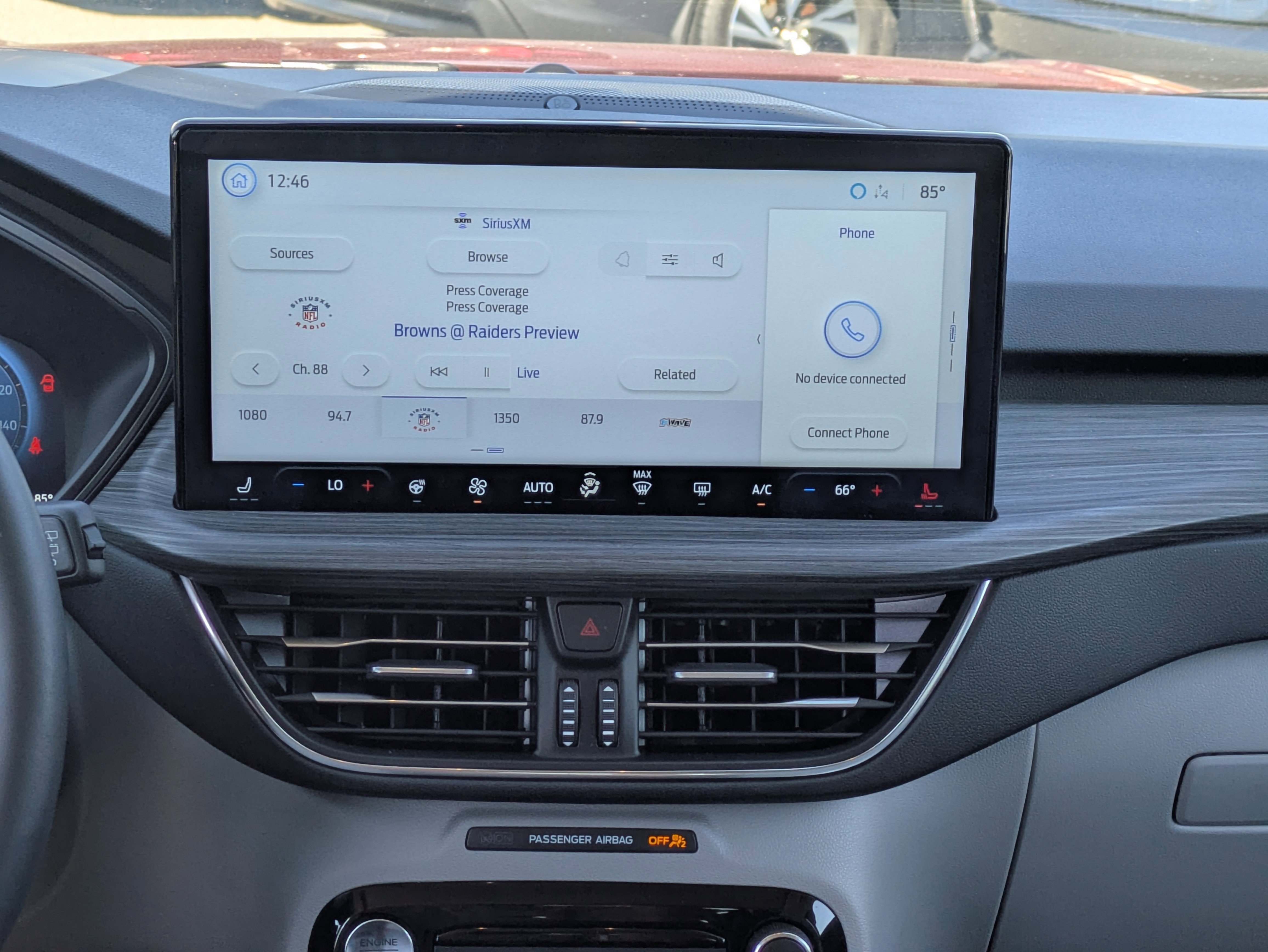 Used 2025 Ford Escape SE w/ PHEV Premium Package image 18