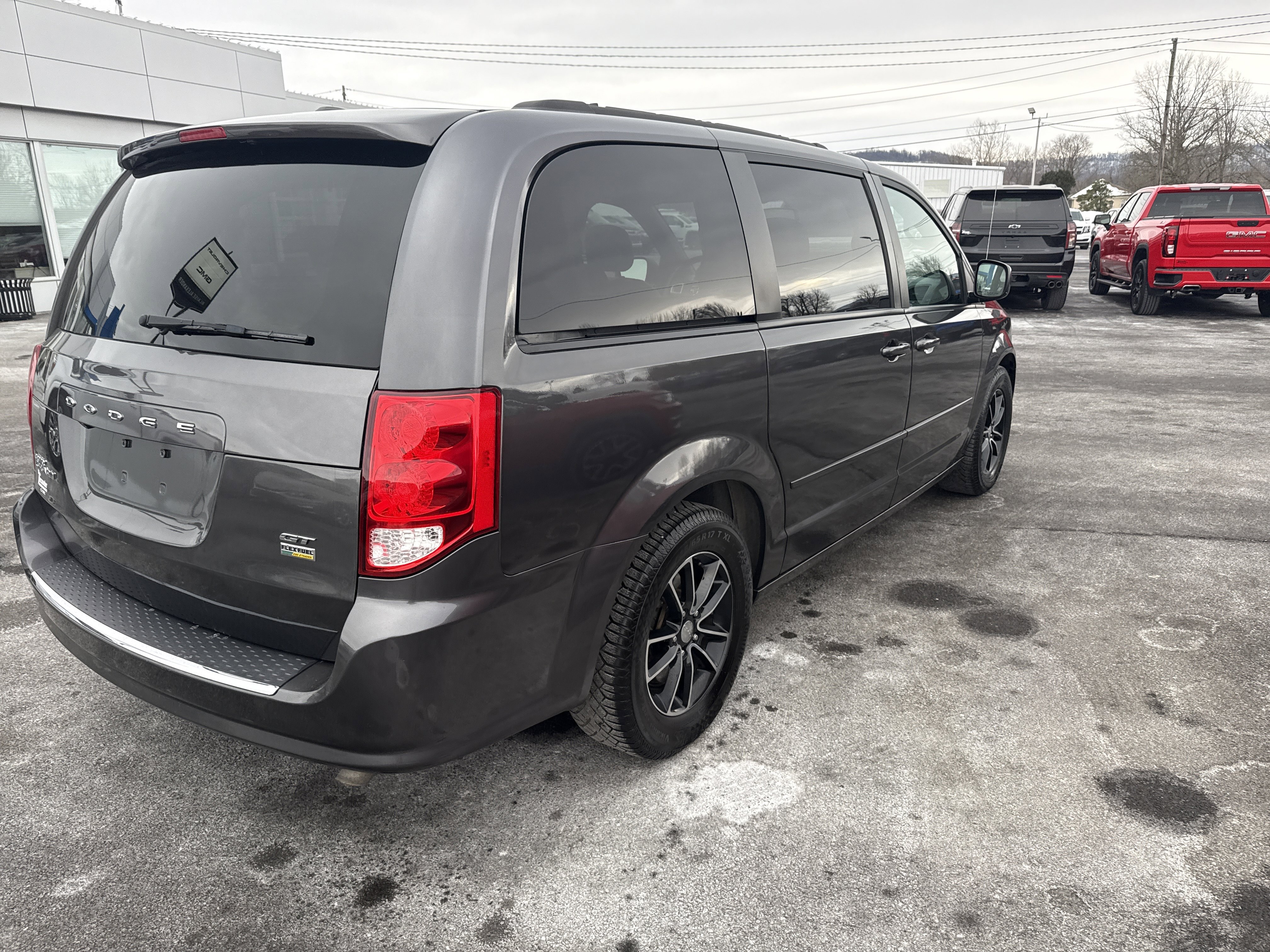 Used 2017 Dodge Grand Caravan GT image 3