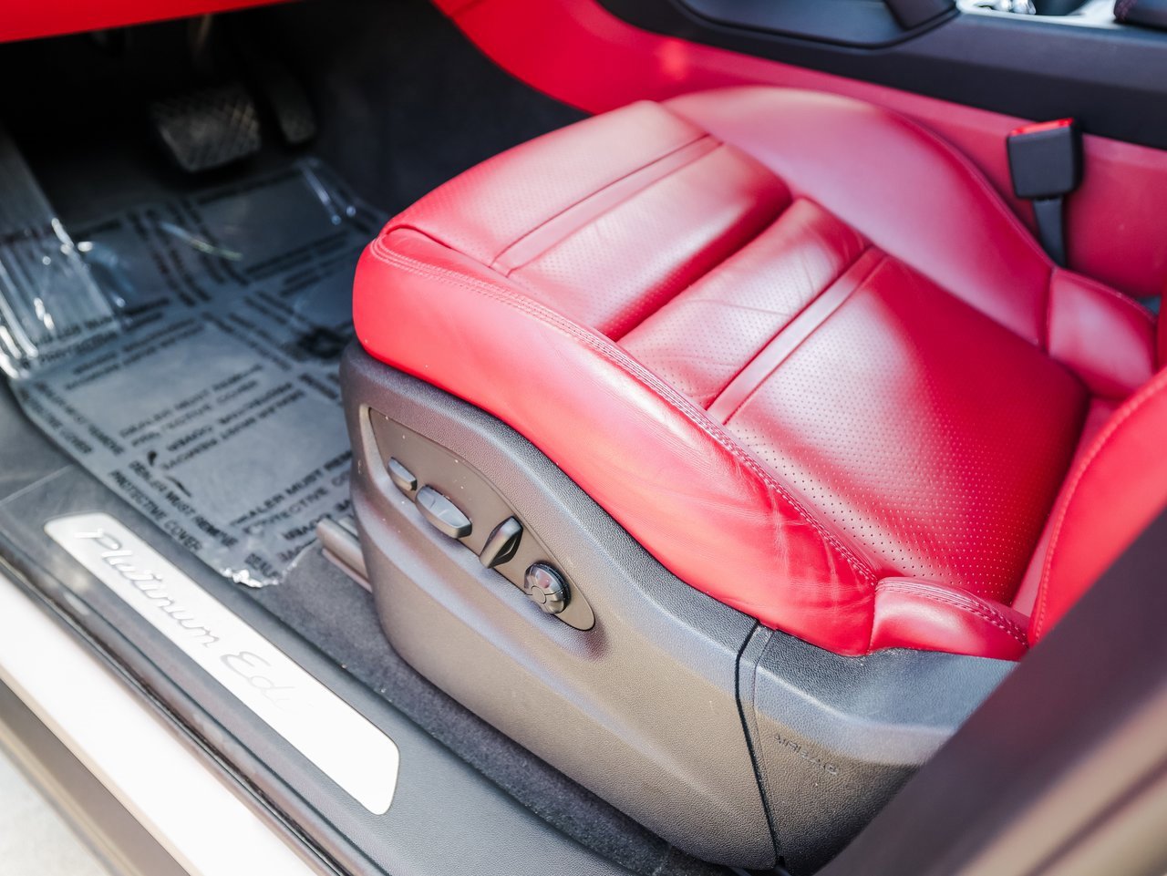 Certified 2022 Porsche Cayenne Platinum Edition image 14