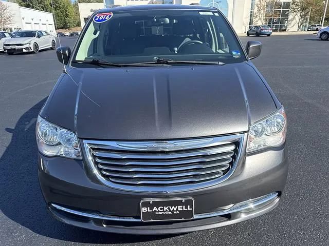 Used 2016 Chrysler Town & Country Touring w/ Driver Convenience Group FWD image 2