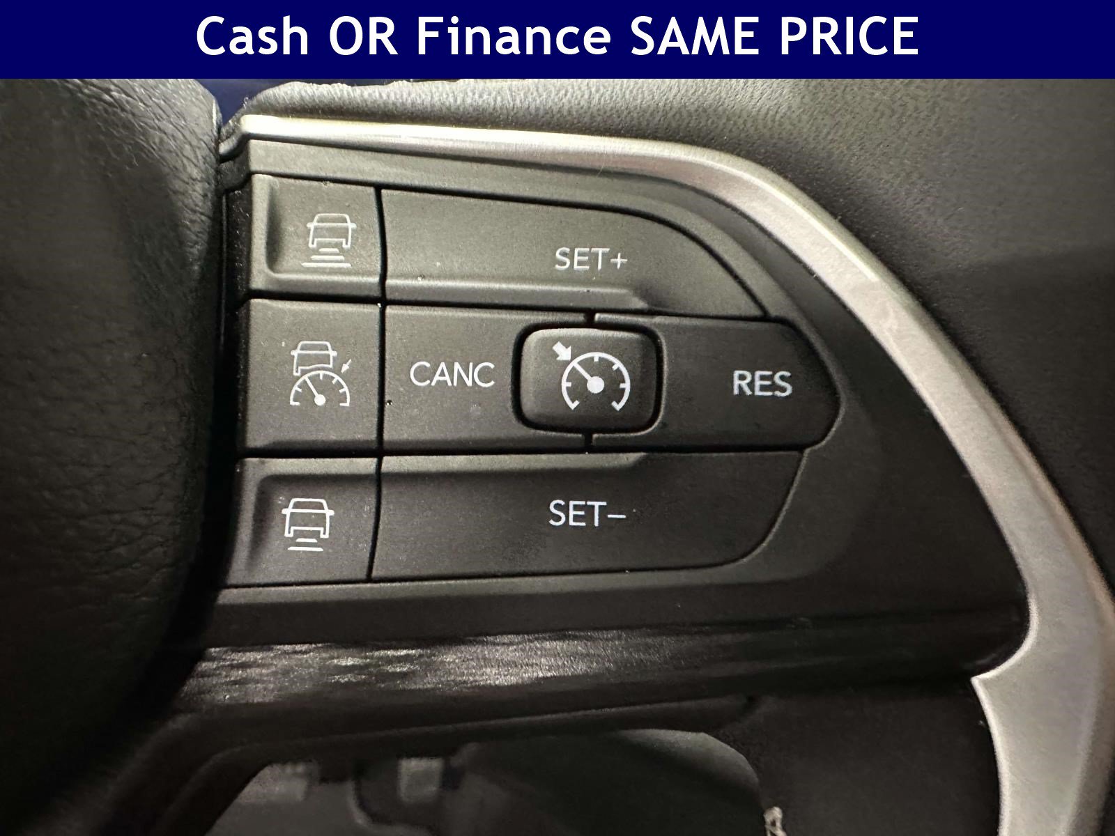 Used 2025 Jeep Grand Cherokee Laredo X w/ Luxury Tech Group I AWD/4WD image 30