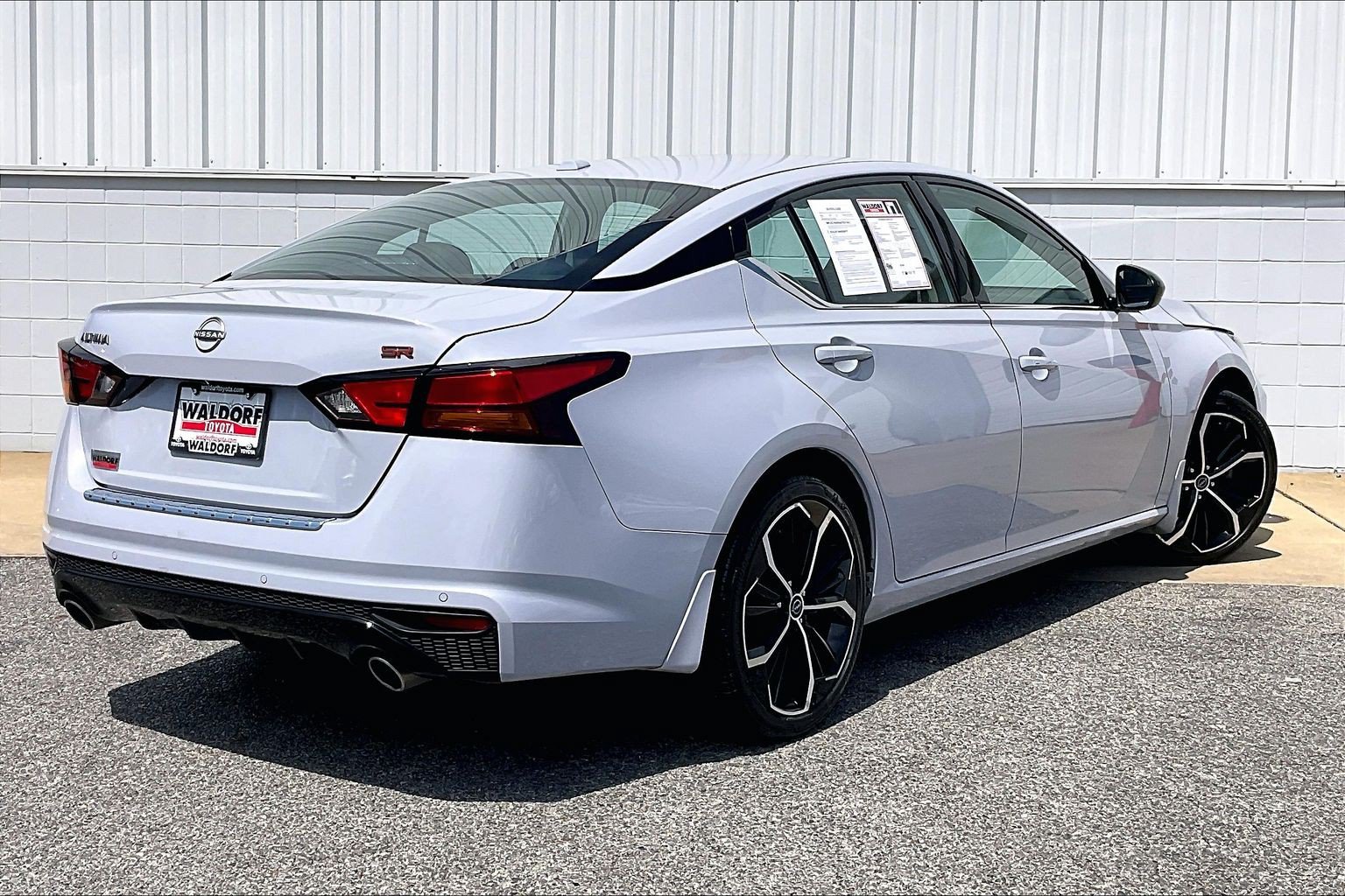 Used 2023 Nissan Altima 2.5 SR FWD image 17