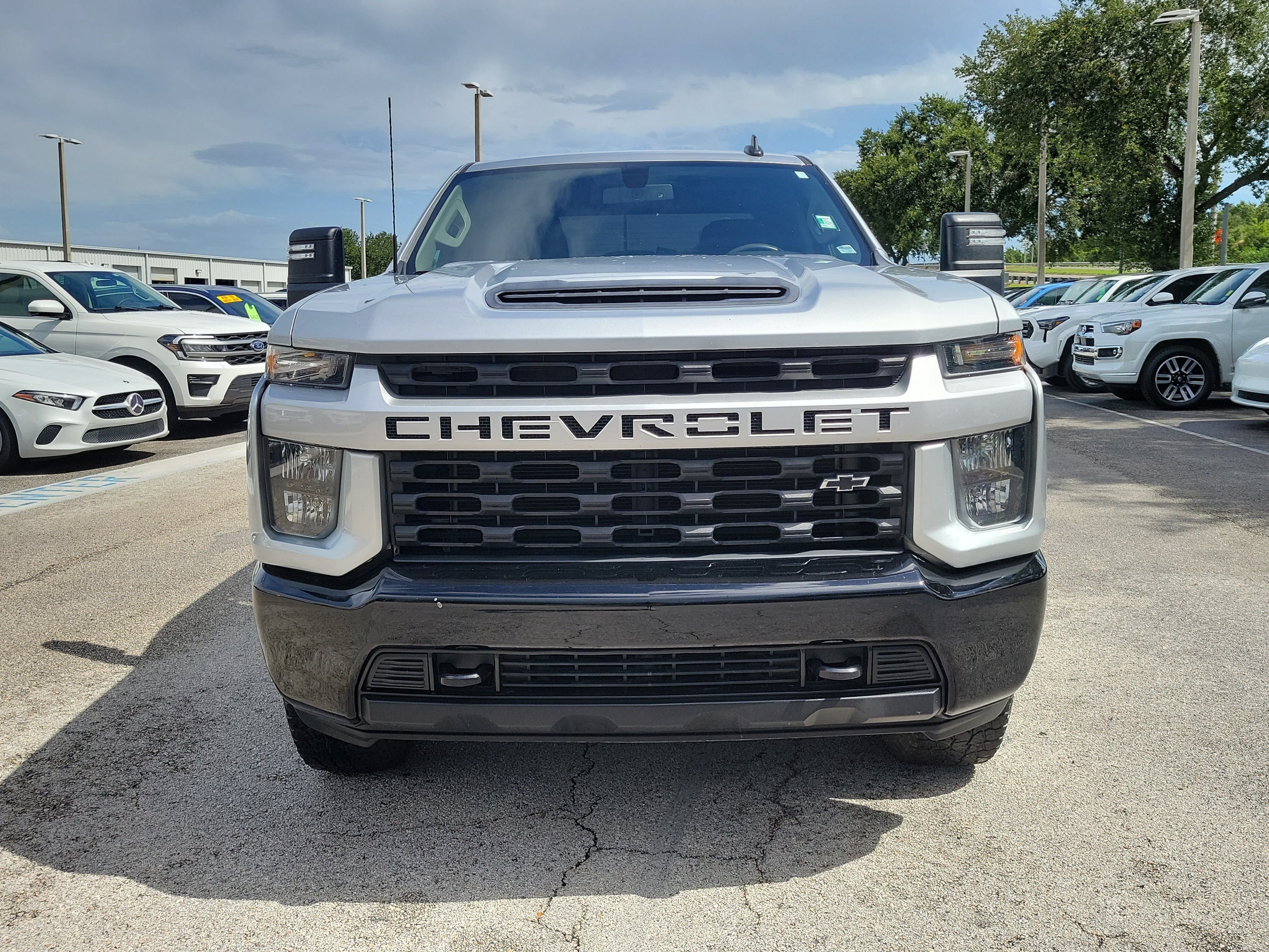 Used 2022 Chevrolet Silverado 2500 Custom w/ Custom Value Package AWD/4WD image 2