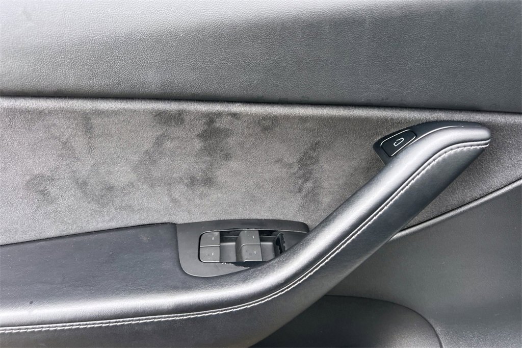 Used 2022 Tesla Model Y Long Range image 13