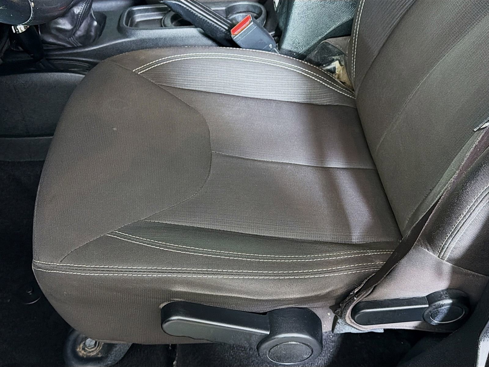 Used 2017 Jeep Wrangler Unlimited Sahara w/ Connectivity Group image 18