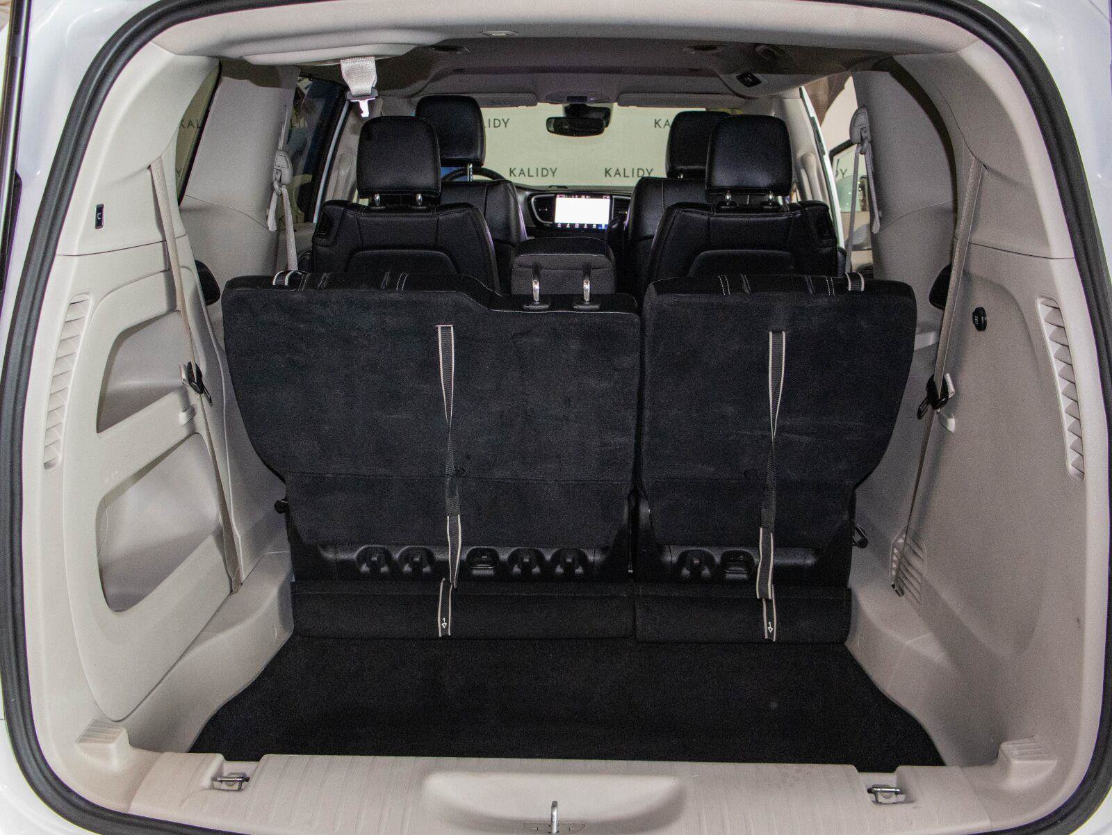 Used 2022 Chrysler Pacifica Touring-L FWD image 23