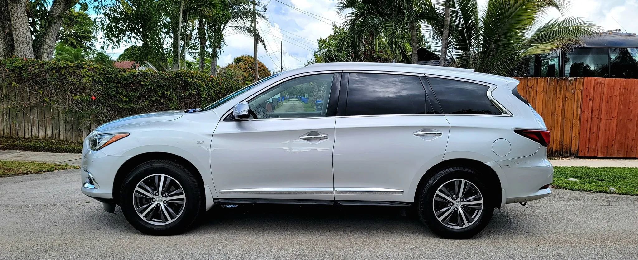 Used 2019 INFINITI QX60 Luxe w/ Essential Package AWD/4WD image 14