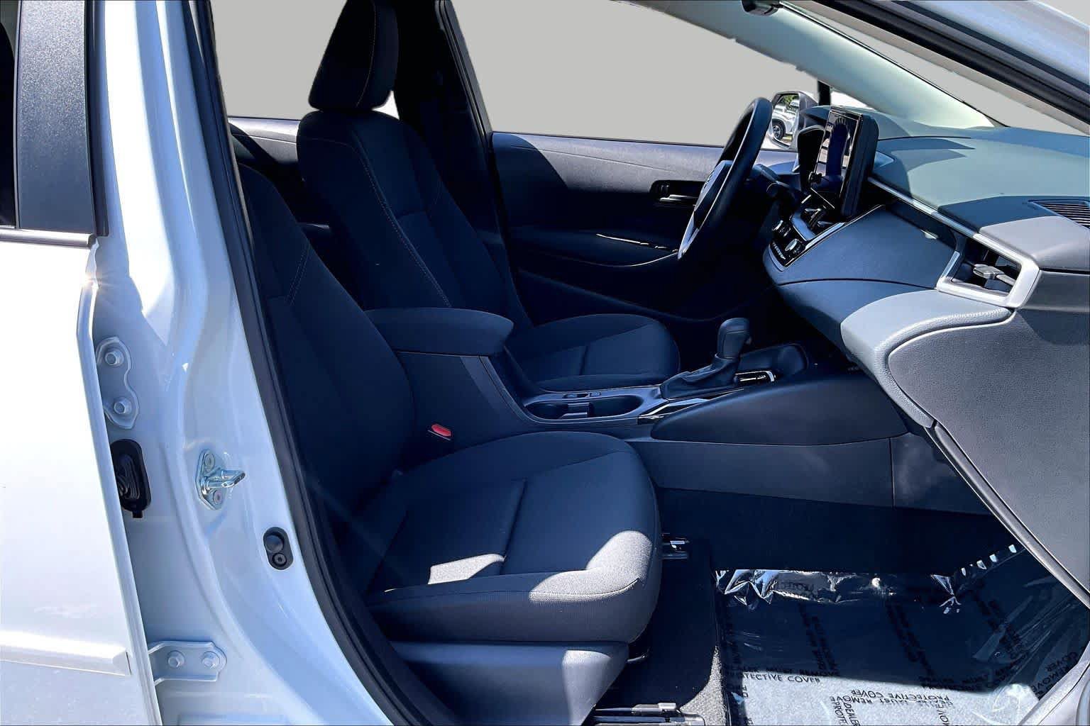 Used 2025 Toyota Corolla LE w/ LE Premium Package FWD image 9
