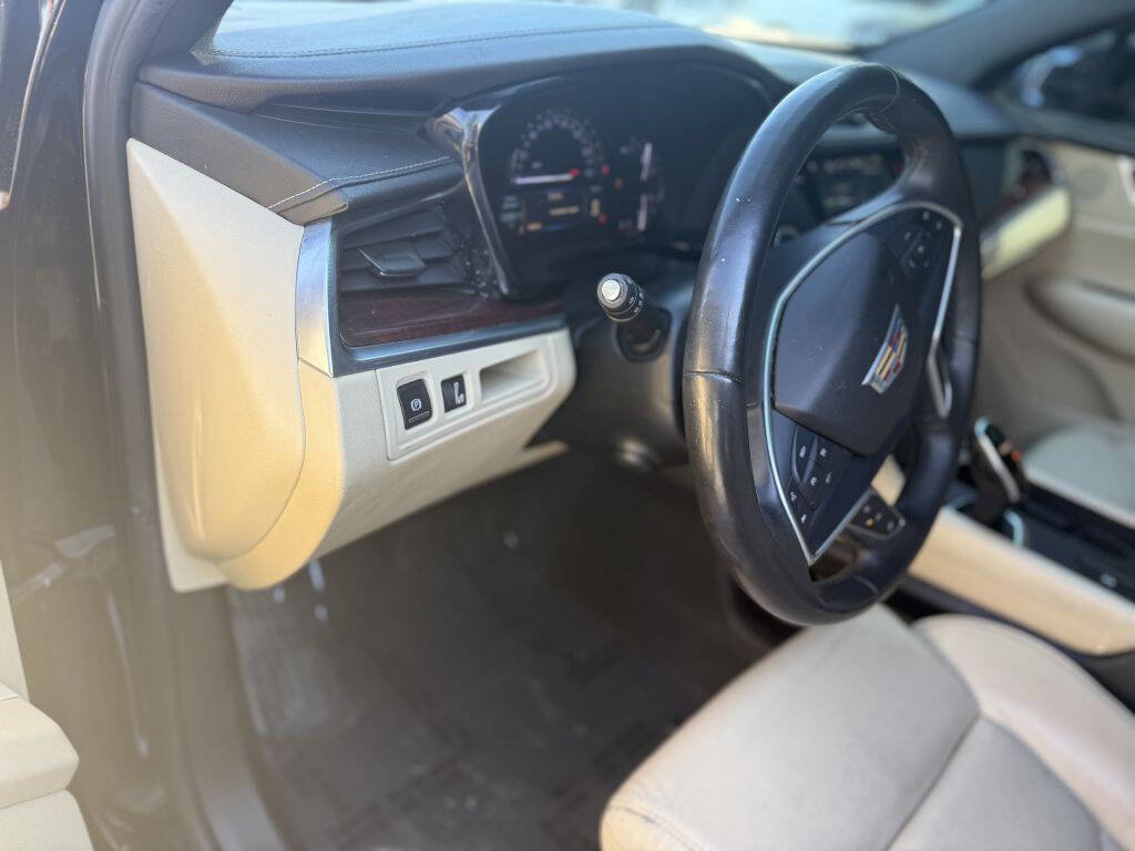 Used 2017 Cadillac XT5 Luxury w/ Driver Awareness Package image 14