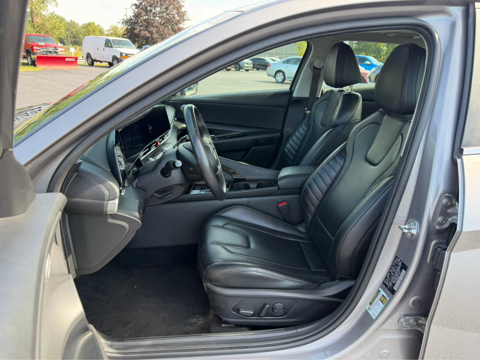 Used 2024 Hyundai Elantra Limited FWD image 12