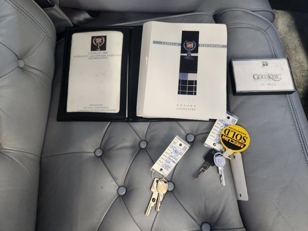 Used 1990 Cadillac Fleetwood Sedan image 38