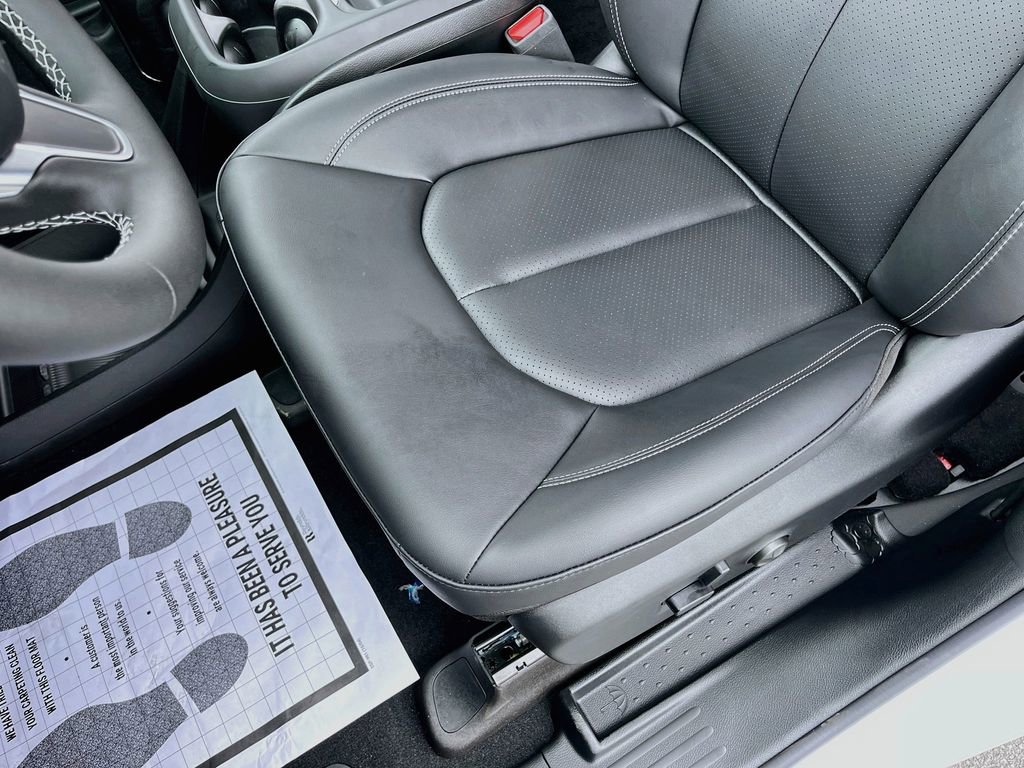 New 2027 Chrysler Pacifica Select FWD image 17