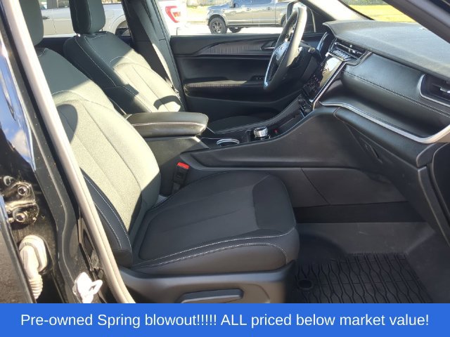Used 2025 Jeep Grand Cherokee Laredo X AWD/4WD image 46