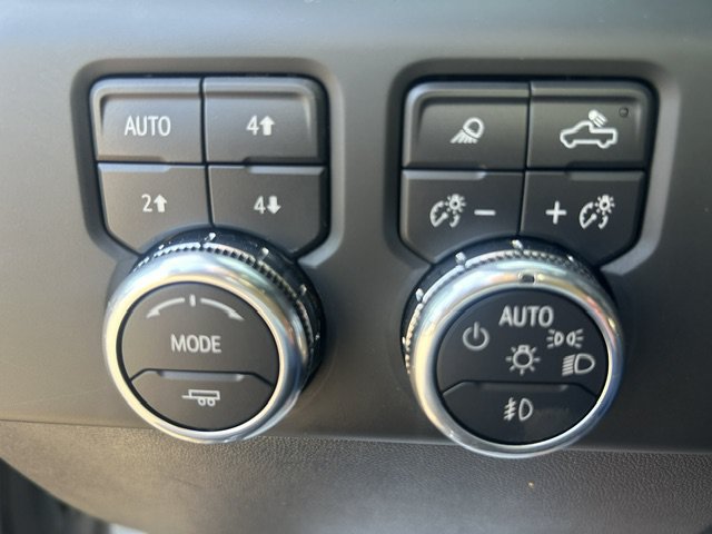 Used 2025 GMC Sierra 1500 AT4 w/ Technology Package AWD/4WD image 20