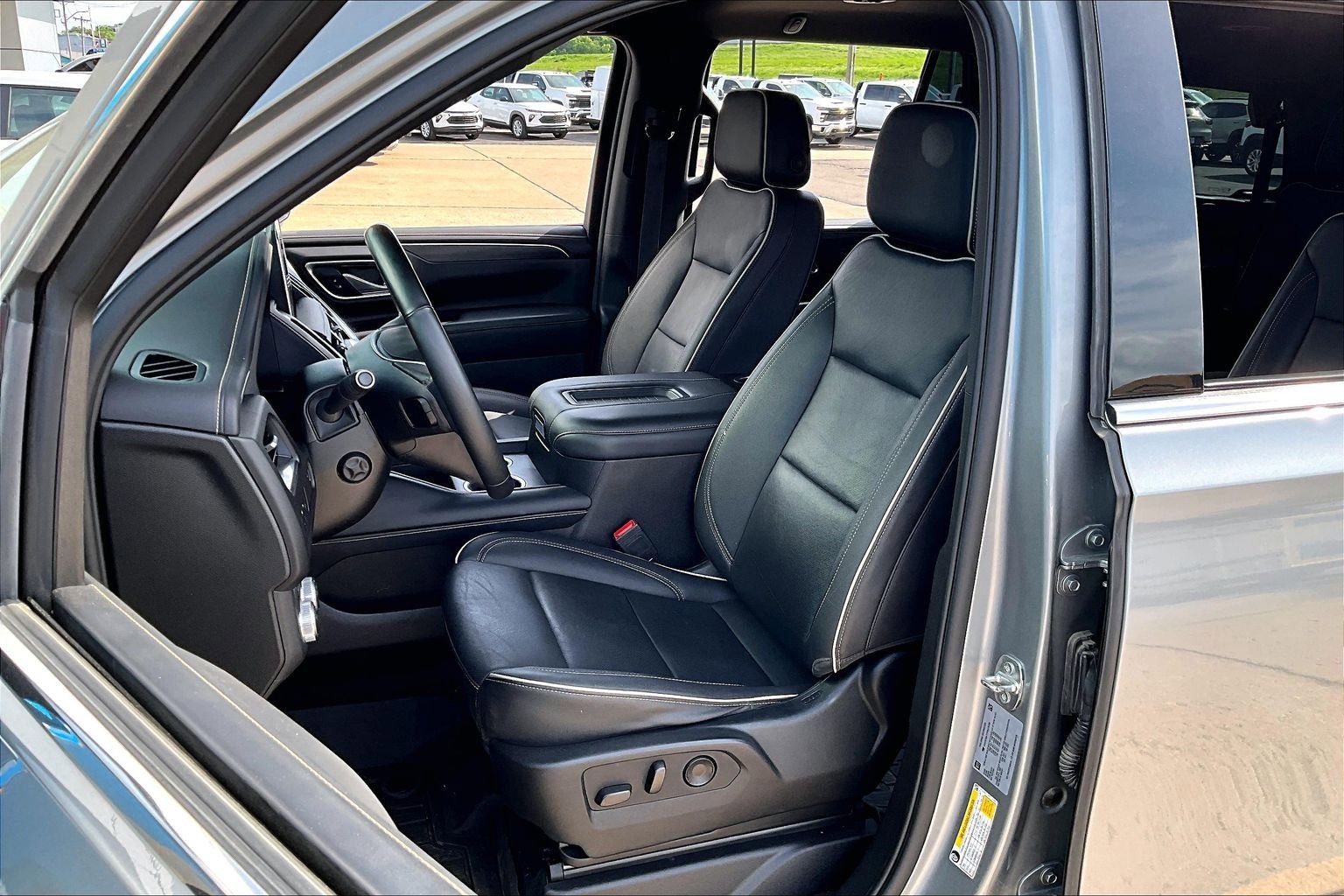 Used 2023 GMC Yukon SLT w/ SLT Luxury Package image 25