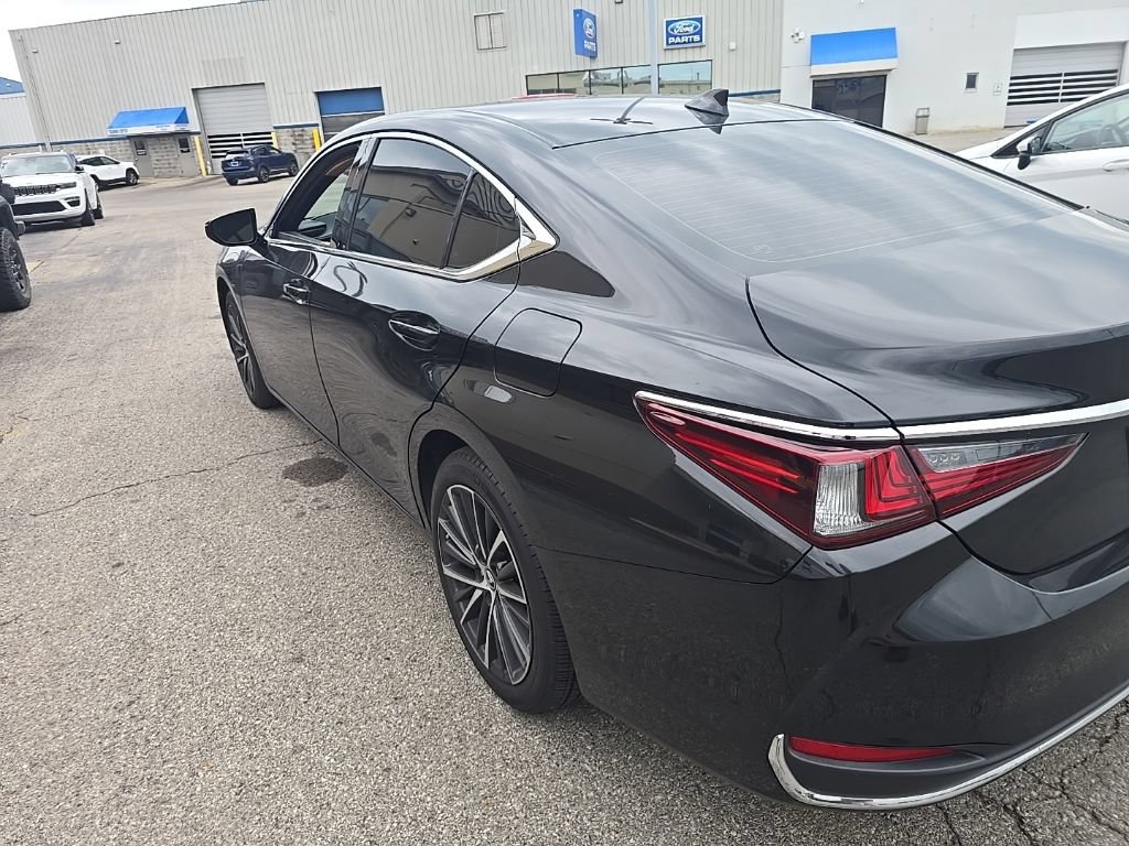 Used 2024 Lexus ES 250 w/ Premium Package AWD/4WD image 5