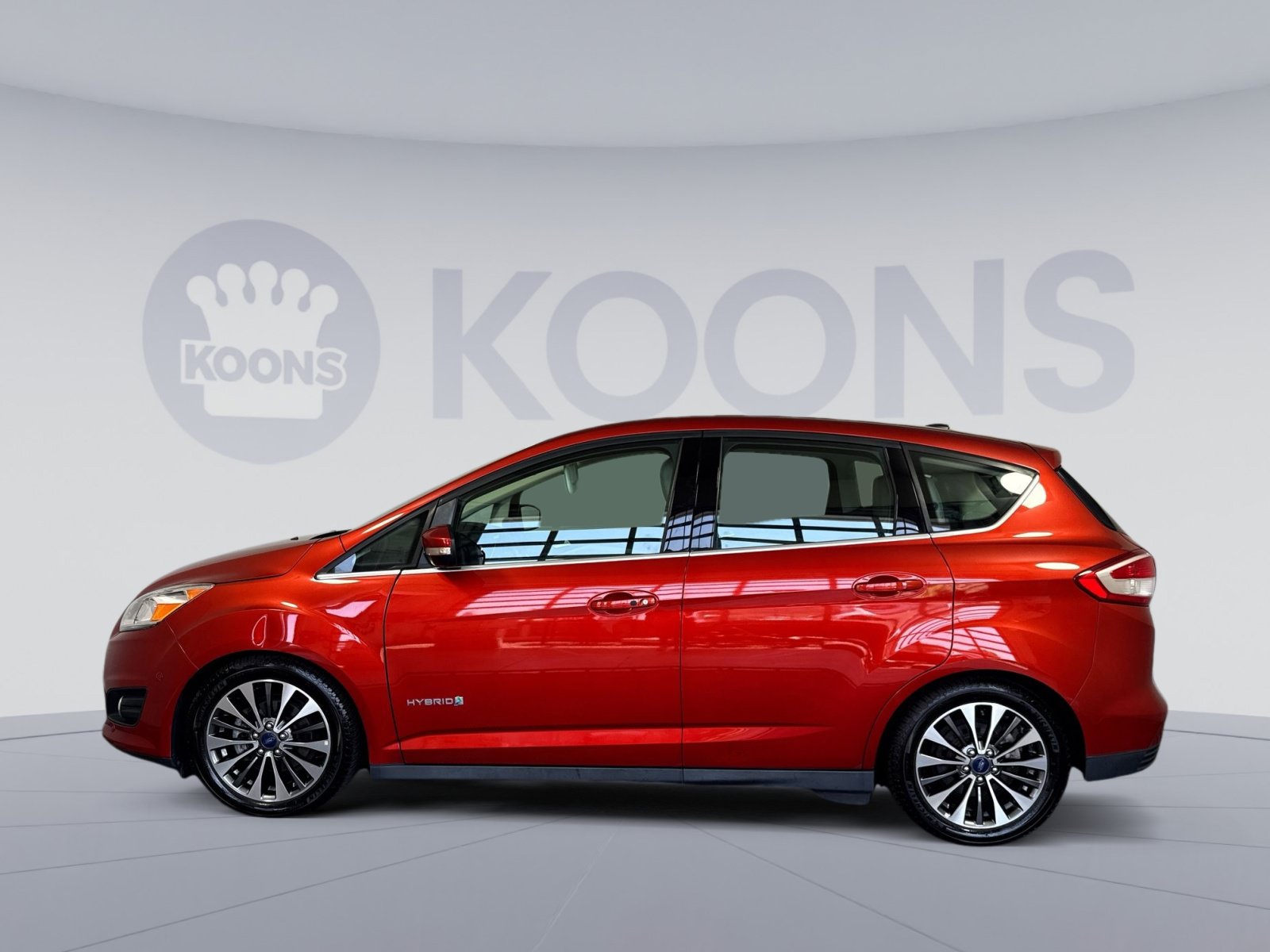 Used 2018 Ford C-MAX Titanium w/ Equipment Group 301A FWD image 2