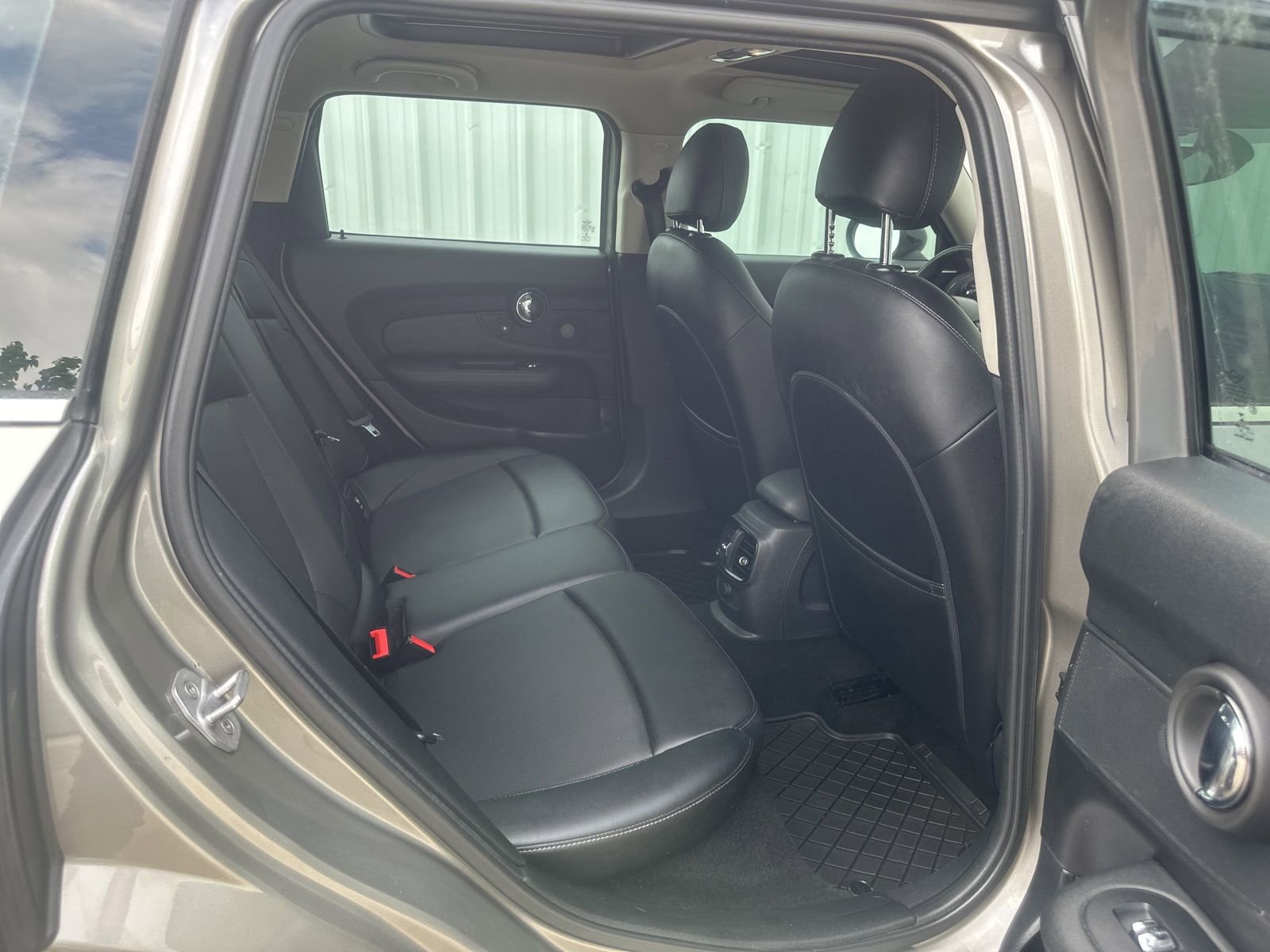 Used 2016 MINI Cooper Clubman FWD image 14