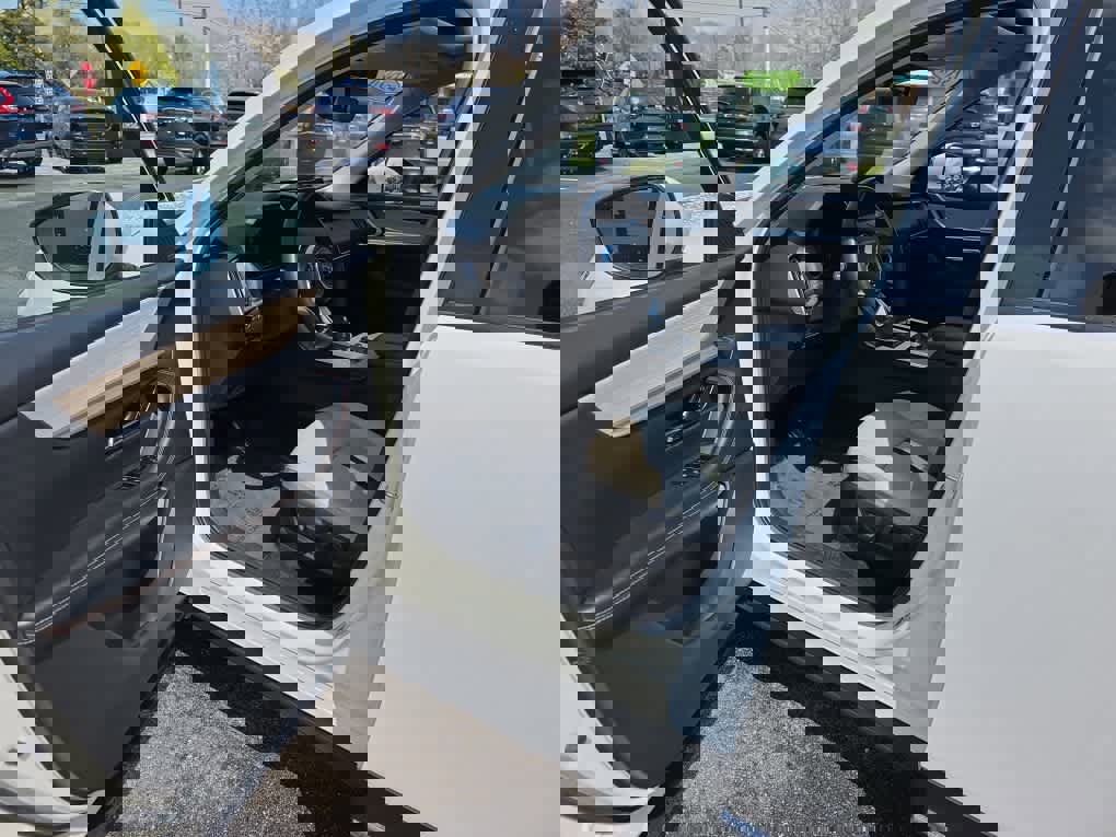 Used 2024 MAZDA CX-90 Plug-In Hybrid w/ Premium Pkg image 11