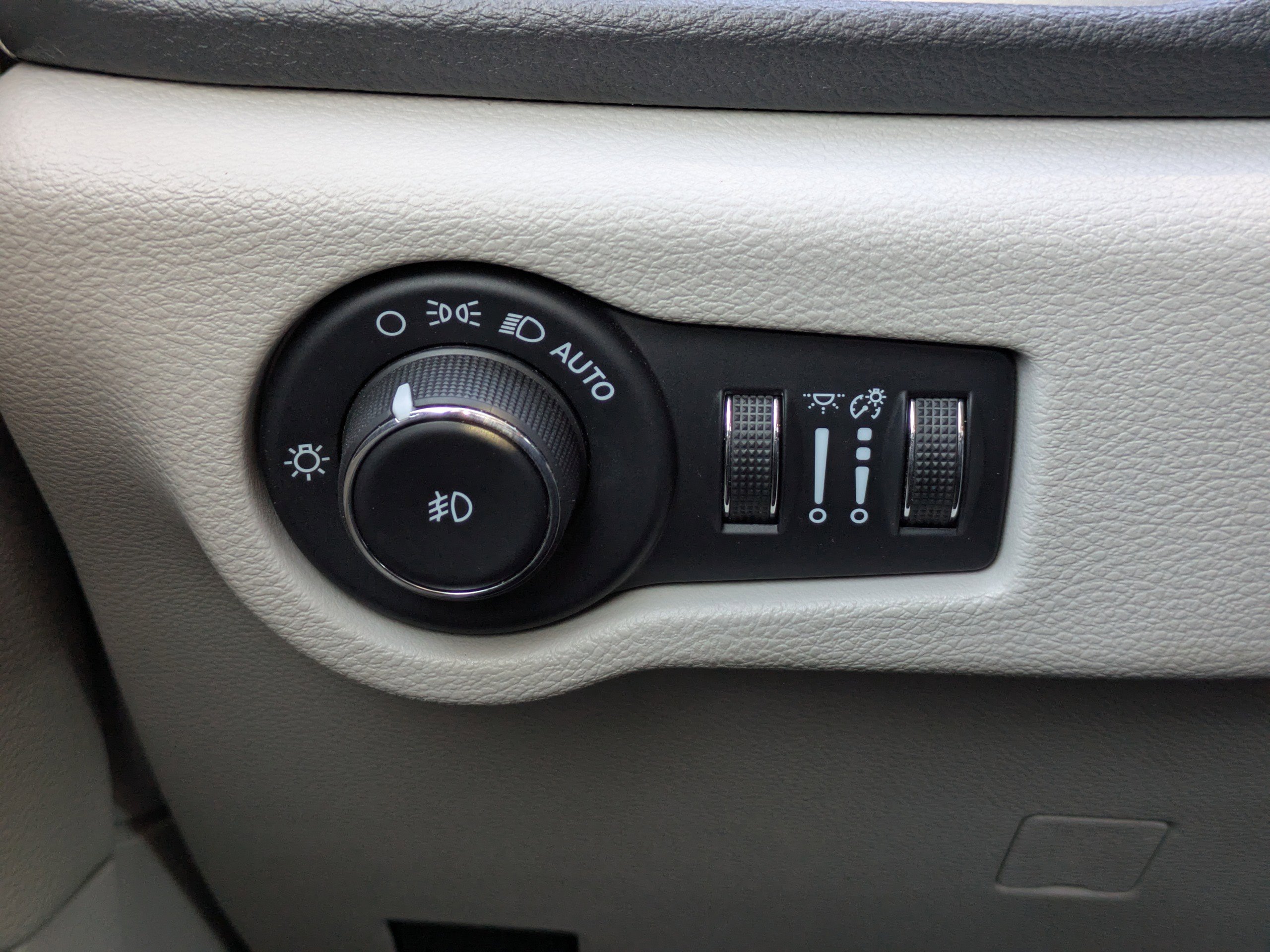 Used 2023 Chrysler Pacifica Limited image 28