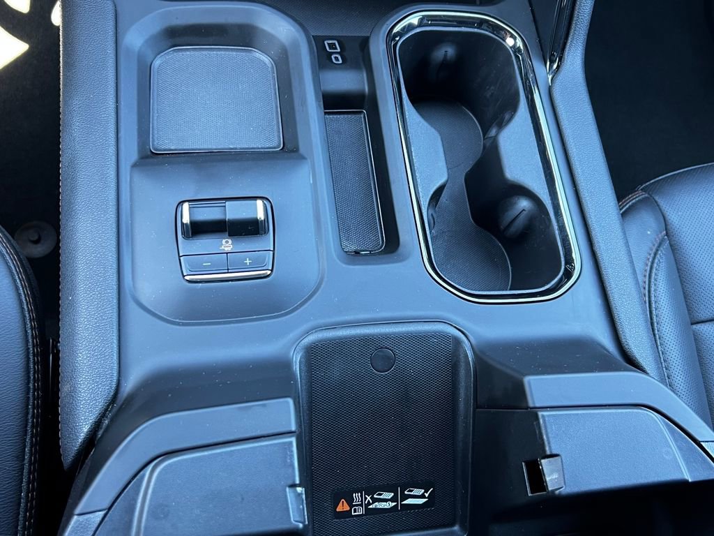 Used 2025 GMC Sierra 2500 AT4 image 28