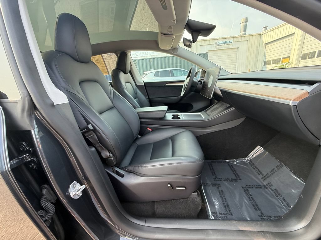 Used 2024 Tesla Model Y Long Range AWD/4WD image 23