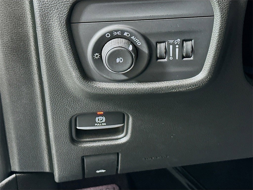 Used 2022 Jeep Grand Cherokee Limited image 8