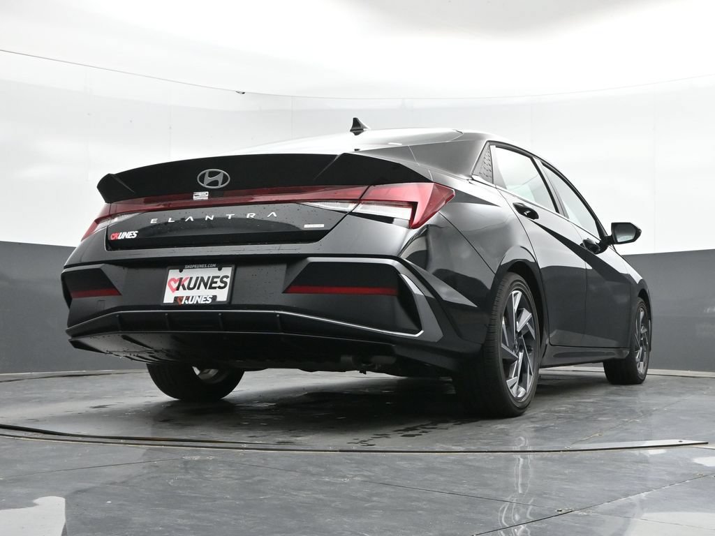 Certified 2026 Hyundai Elantra Limited w/ Cargo Package FWD image 41