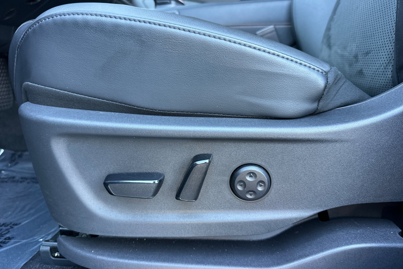 Certified 2024 Nissan Ariya AWD image 14