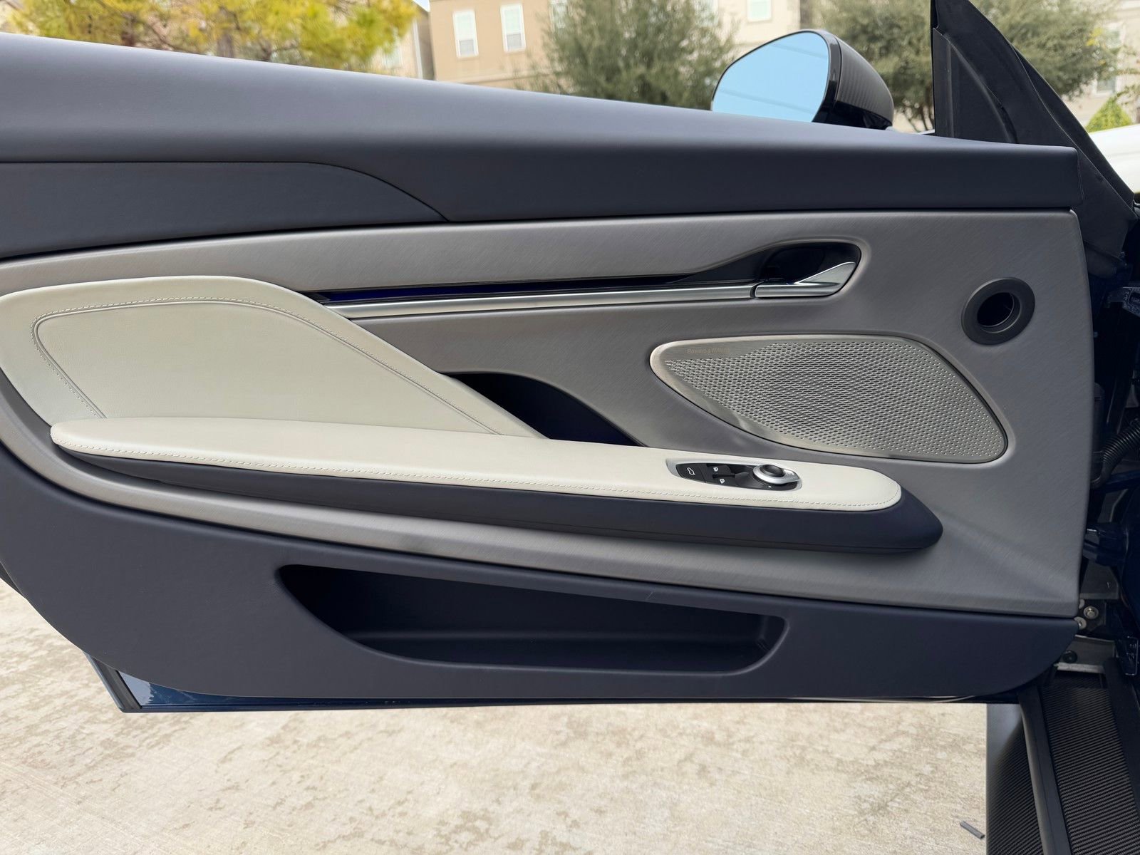 New 2025 Aston Martin Vanquish V12 image 21