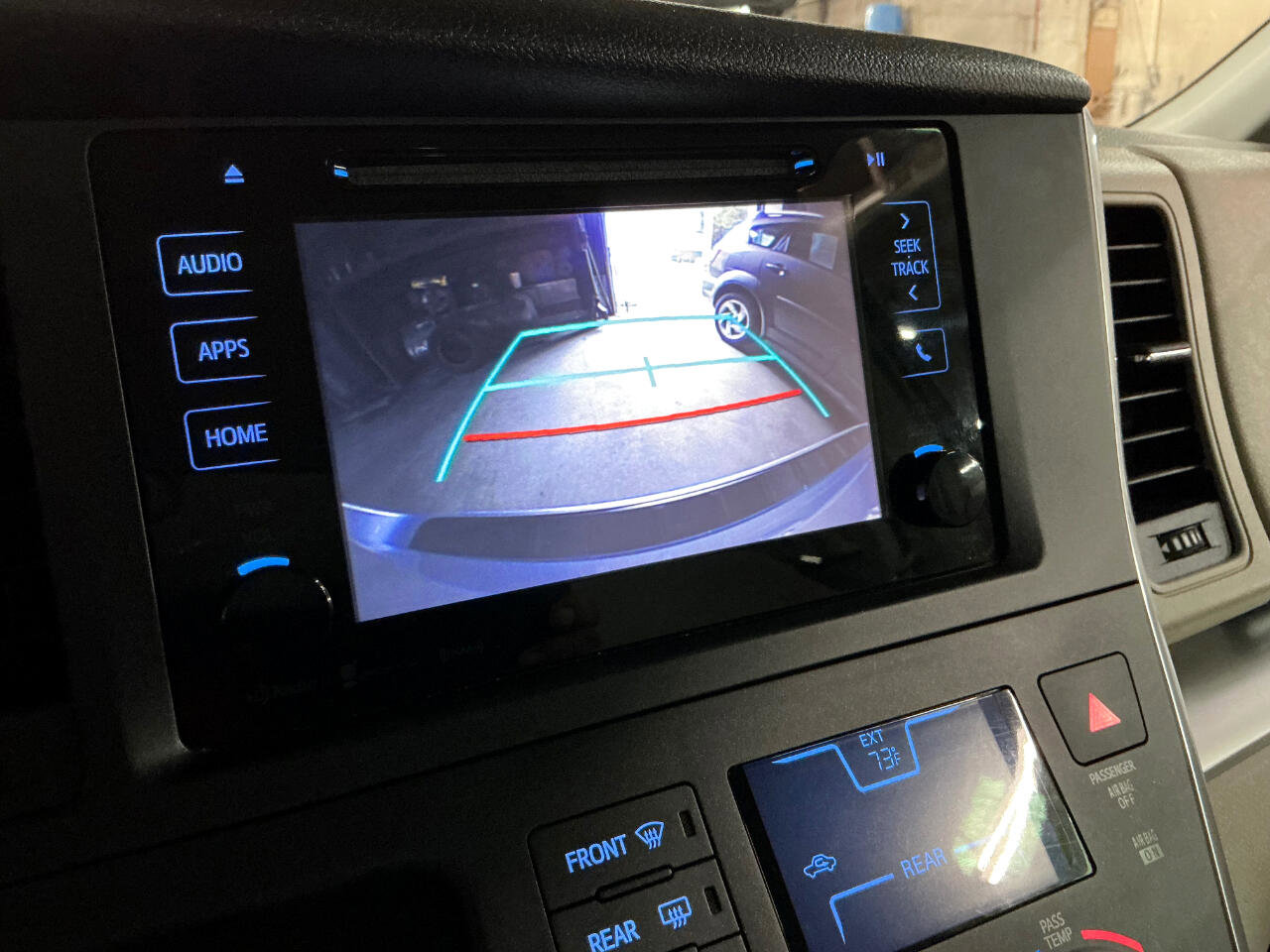 Used 2017 Toyota Sienna LE image 27