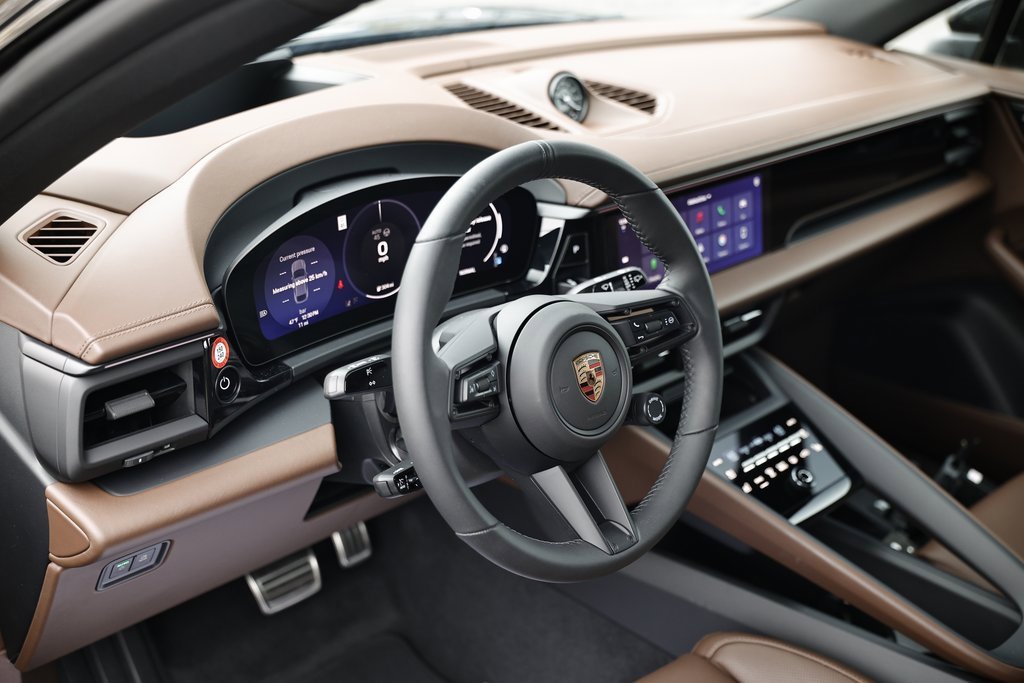 New 2025 Porsche Macan 4S Electric image 4