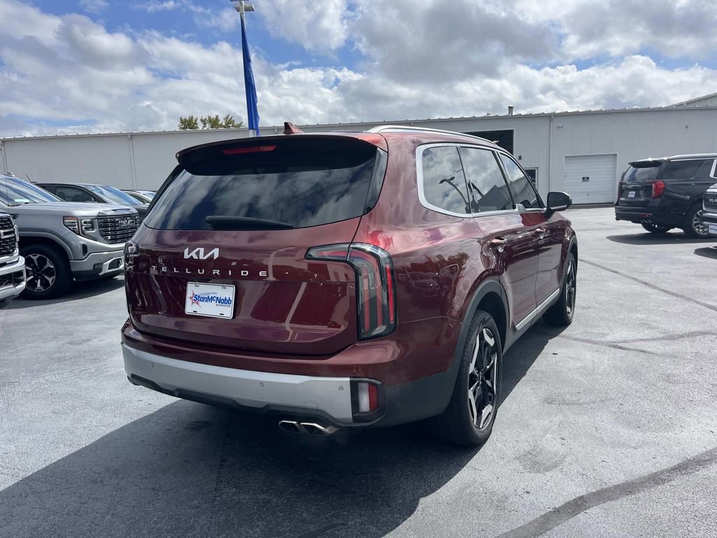 Used 2023 Kia Telluride EX w/ EX Captain's Chair Package image 7