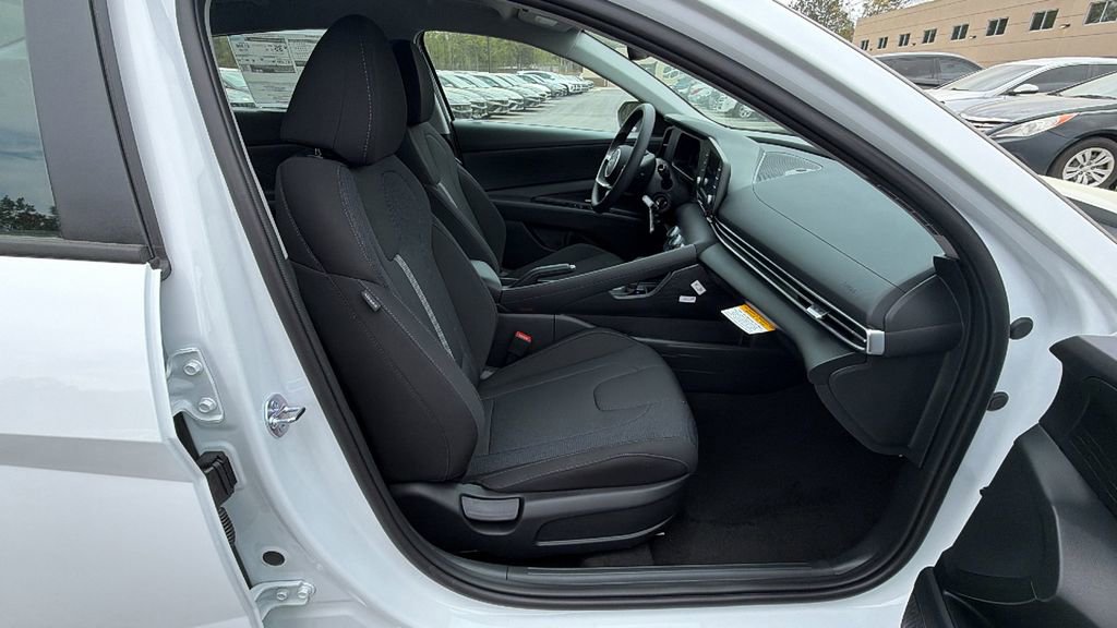 New 2026 Hyundai Elantra SE FWD image 14