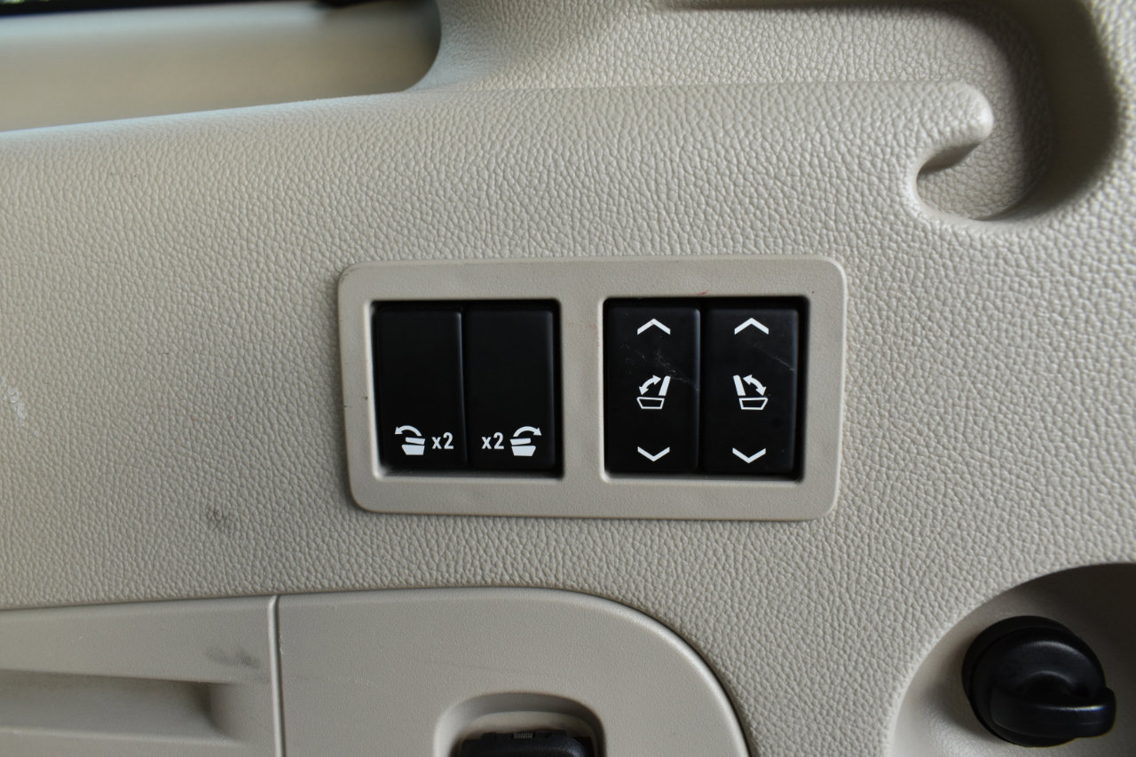 Used 2020 Cadillac Escalade ESV Premium Luxury image 48