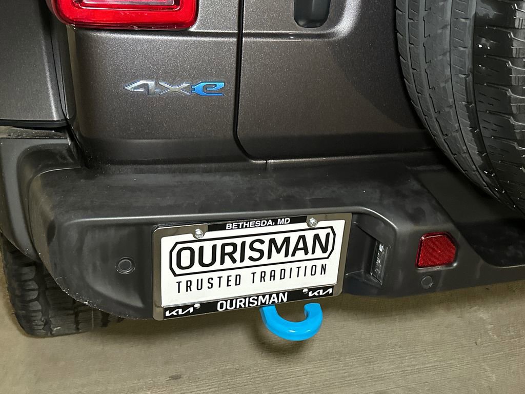 Used 2022 Jeep Wrangler Unlimited Sahara w/ Cold Weather Group image 5