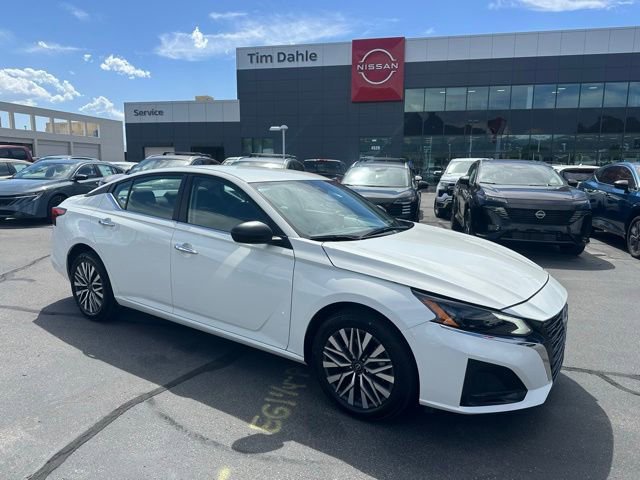 Used 2025 Nissan Altima 2.5 SV AWD/4WD image 1