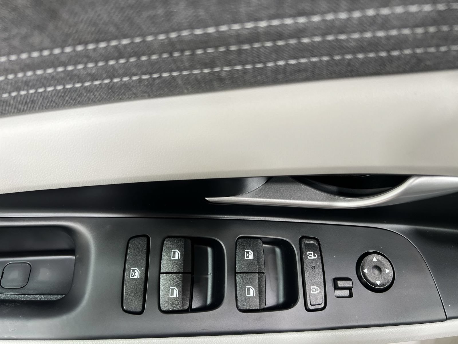 Used 2025 Hyundai Elantra Limited FWD image 13