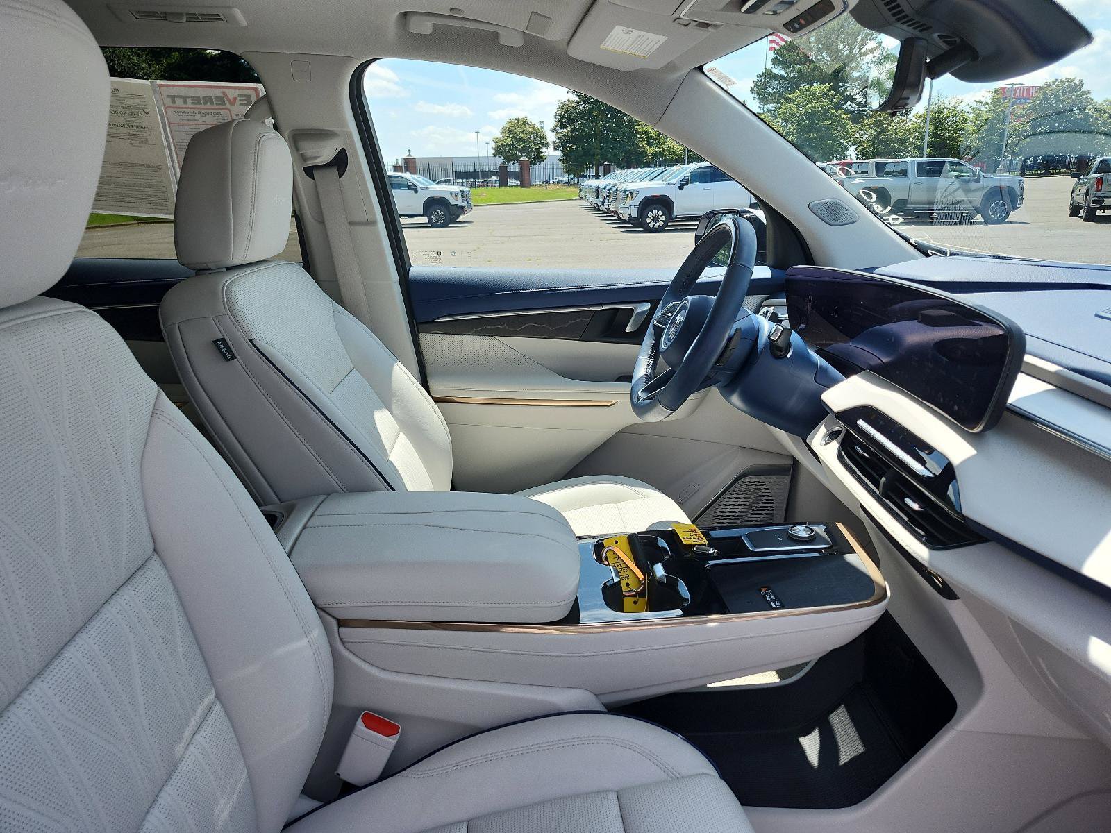 Used 2025 Buick Enclave Avenir w/ Super Cruise Package FWD image 7