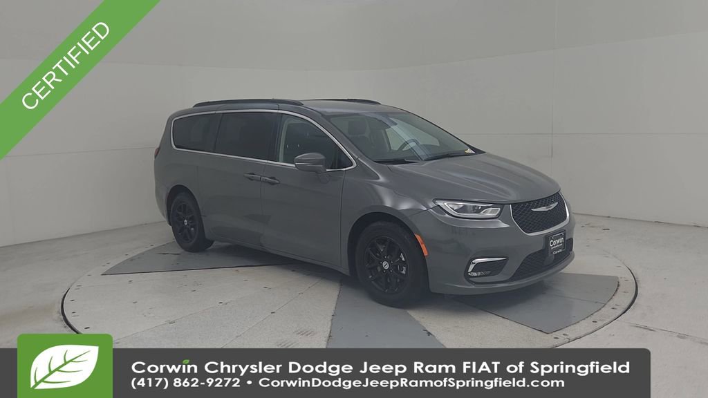 Certified 2022 Chrysler Pacifica Touring-L image 3