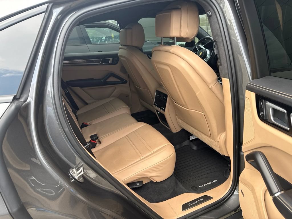 Used 2022 Porsche Cayenne GTS AWD/4WD image 19